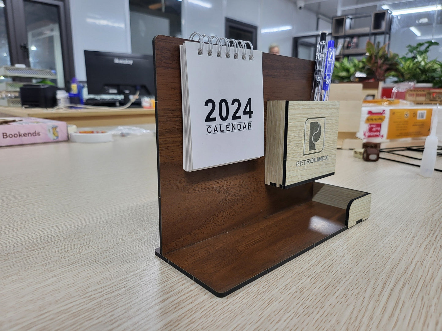 DIY Wooden Calendar - Pen TrayWoodWander Manufacturing